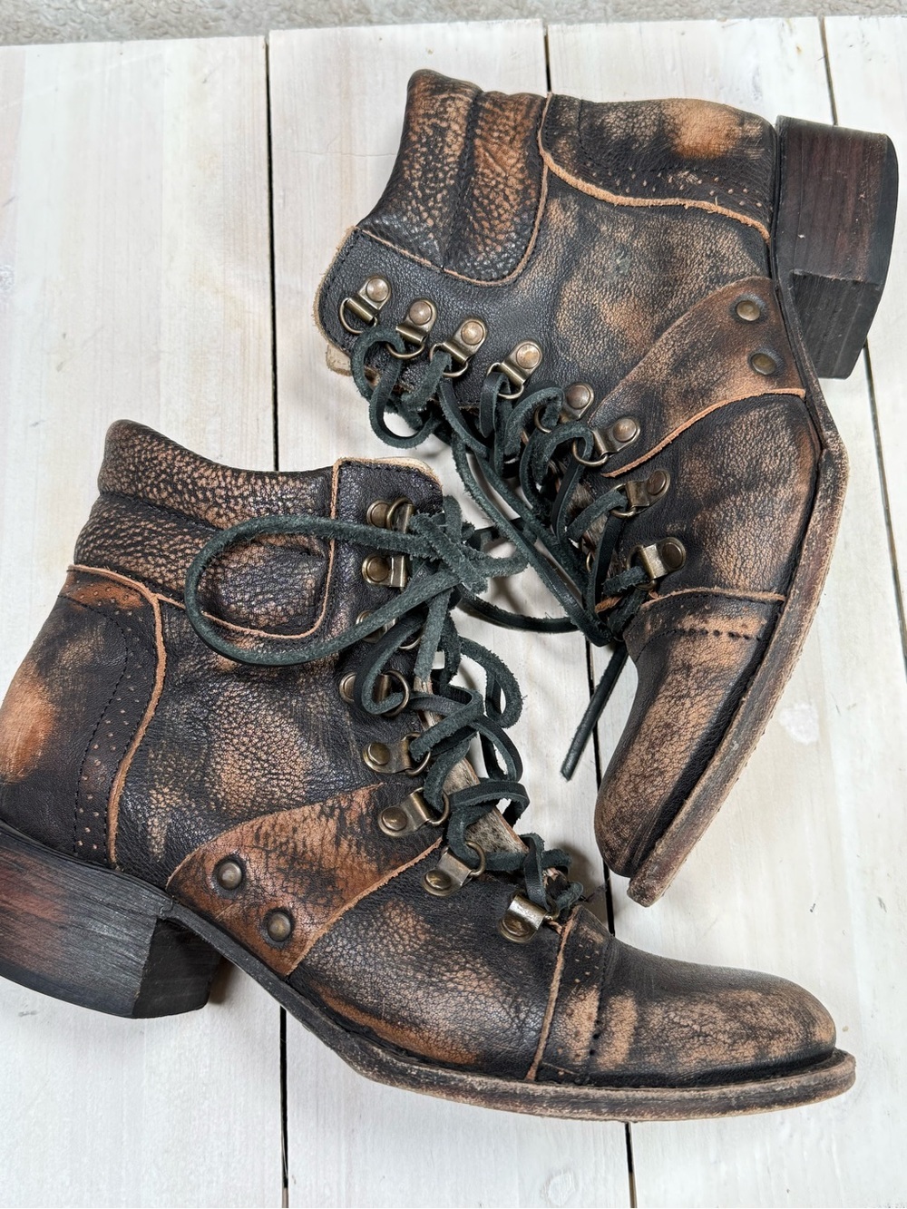 Freebird by Steven Gage
Distressed Leather Boots Size 7